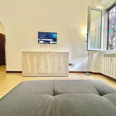 Navigli Style, Tra Metropolitana Famagosta, Comfort E Modernita Apartamento Milão Exterior foto