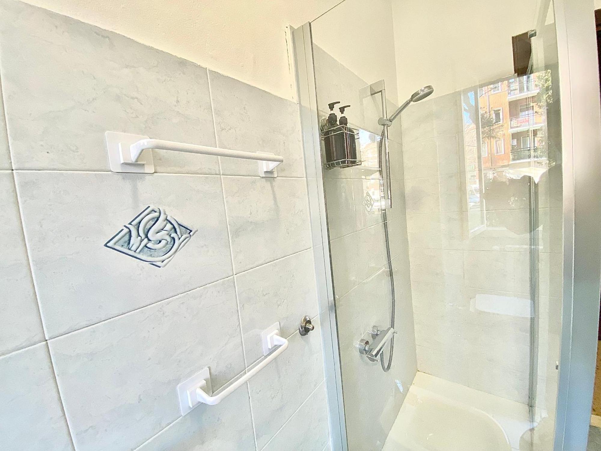Navigli Style, Tra Metropolitana Famagosta, Comfort E Modernita Apartamento Milão Exterior foto