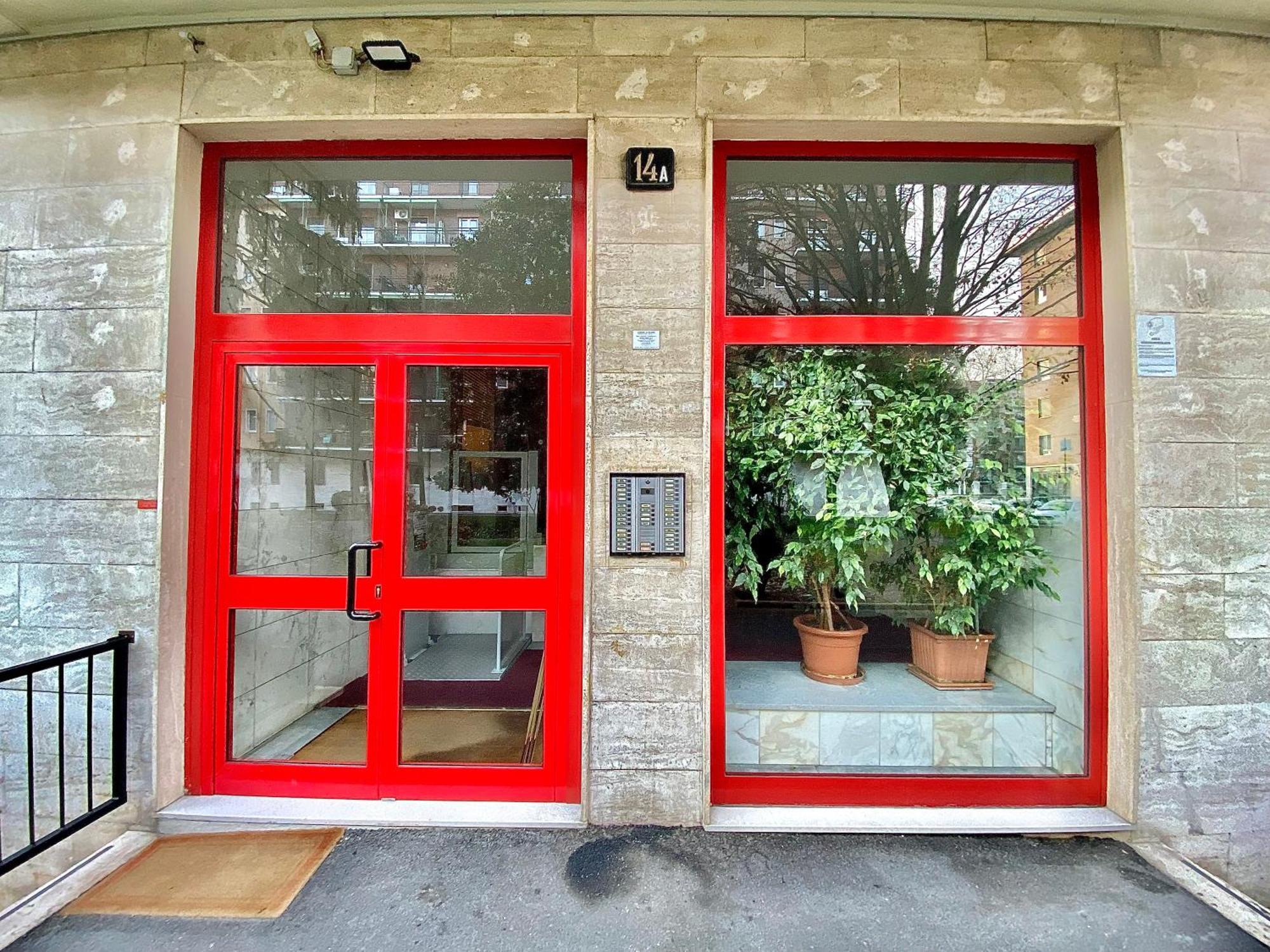 Navigli Style, Tra Metropolitana Famagosta, Comfort E Modernita Apartamento Milão Exterior foto